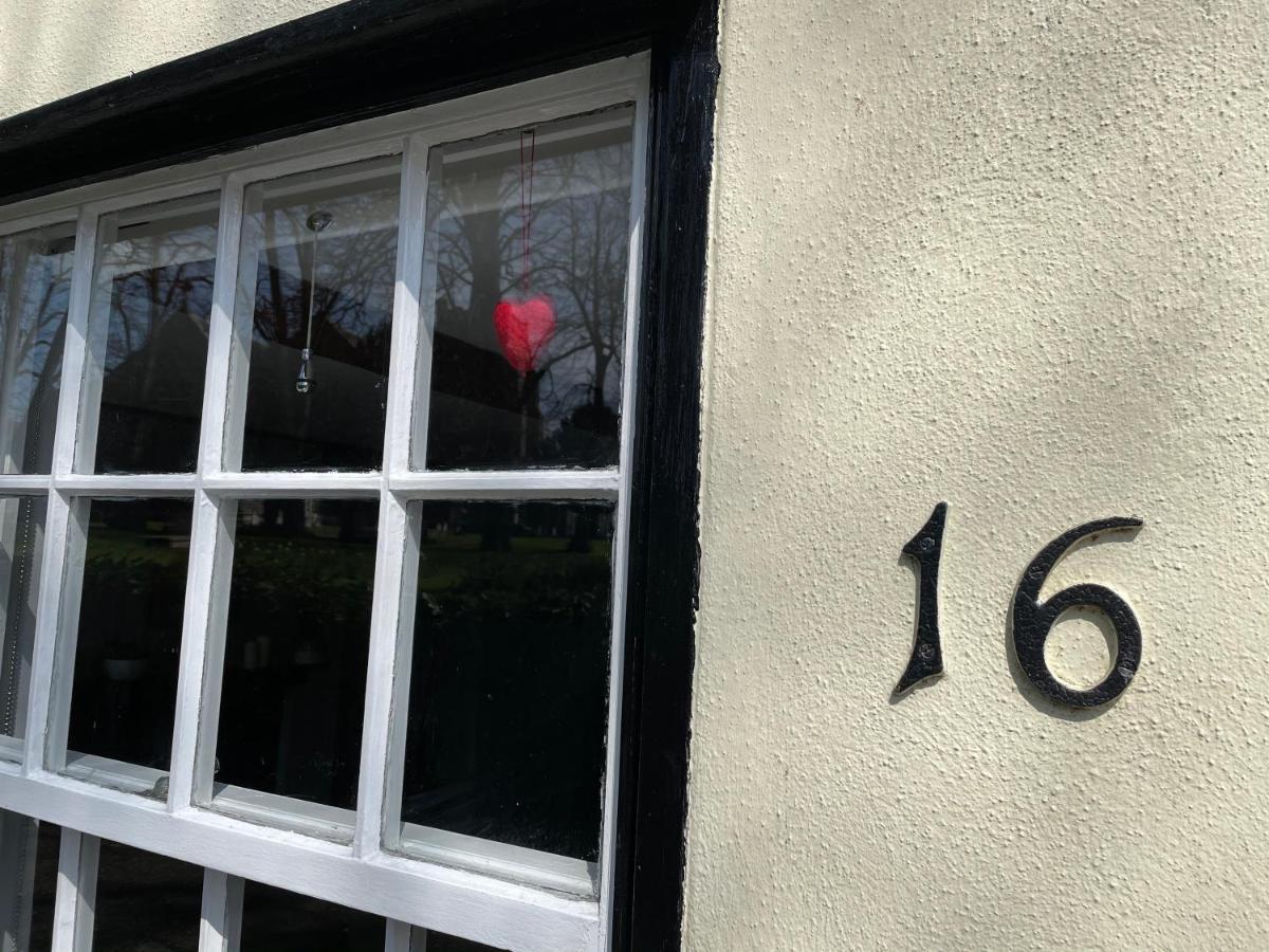 Charming Town Centre Character Cottage With Parking Stowmarket Eksteriør bilde