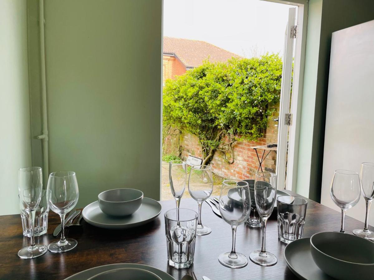 Charming Town Centre Character Cottage With Parking Stowmarket Eksteriør bilde