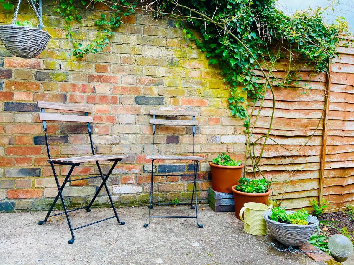 Charming Town Centre Character Cottage With Parking Stowmarket Eksteriør bilde